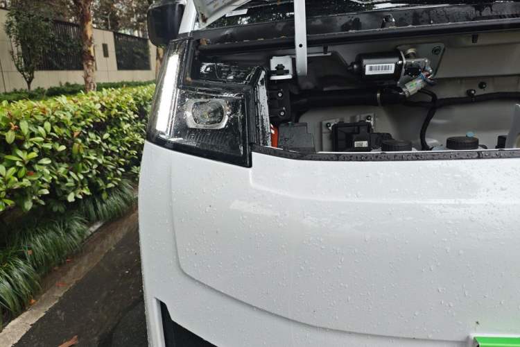 Used Farizon Xingxiang V 2026 Model V8E—Smart Function Edition 450km Right Front Headlight