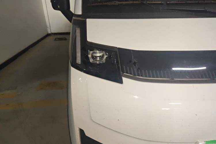 Used Farizon Xingxiang V 2026 Model, V8E—Smart Edition, 460km Right Front Headlight