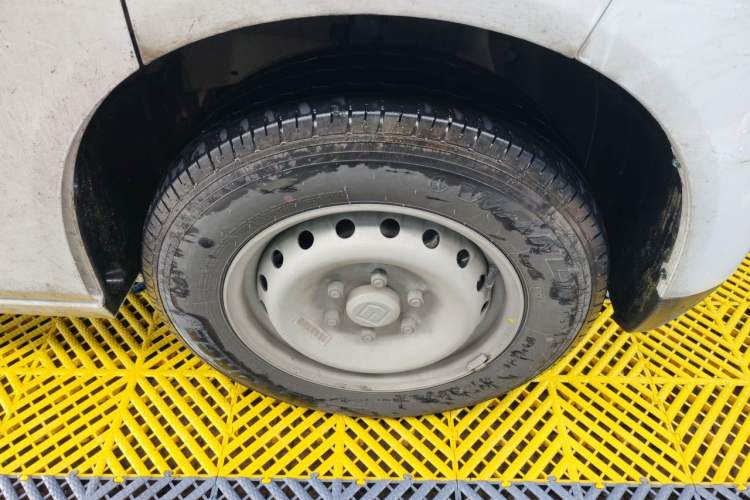 Used Farizon Xingxiang V 2026 Model, V8E—Smart Edition, 460km Right Front Wheel Hub