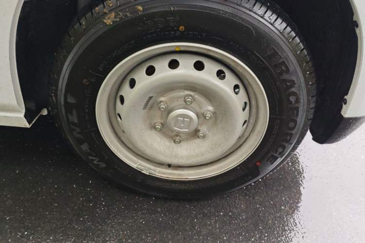 Used Farizon Xingxiang V 2026 Model V8E—Smart Function Edition 450km Right Front Wheel Hub