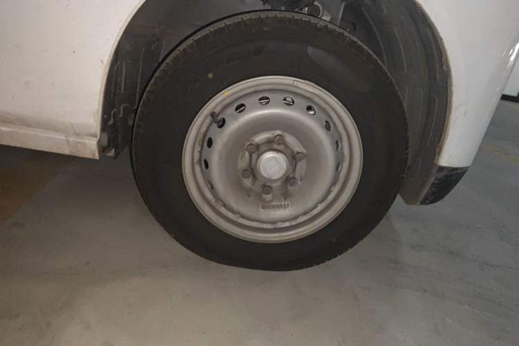 Used Farizon Xingxiang V 2026 Model, V8E—Smart Edition, 460km Right Front Wheel Hub