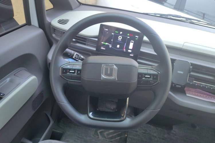 Used Farizon Xingxiang V 2026 Model V8E—Smart Function Edition 450km Steering Wheel