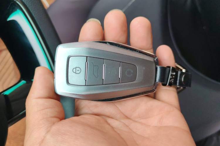 Used Farizon Xingxiang V 2026 Model V8E—Smart Function Edition 450km Vehicle Key
