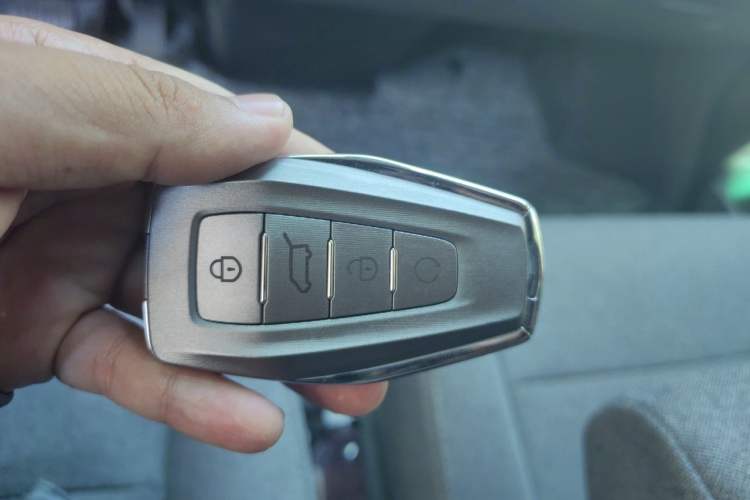 Used Farizon Xingxiang V 2026 Model V8E—Smart Function Edition 450km Vehicle Key