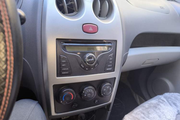 Used FAW 2012 CROSS 1.3L Manual Luxury Model Audio And AC Panel