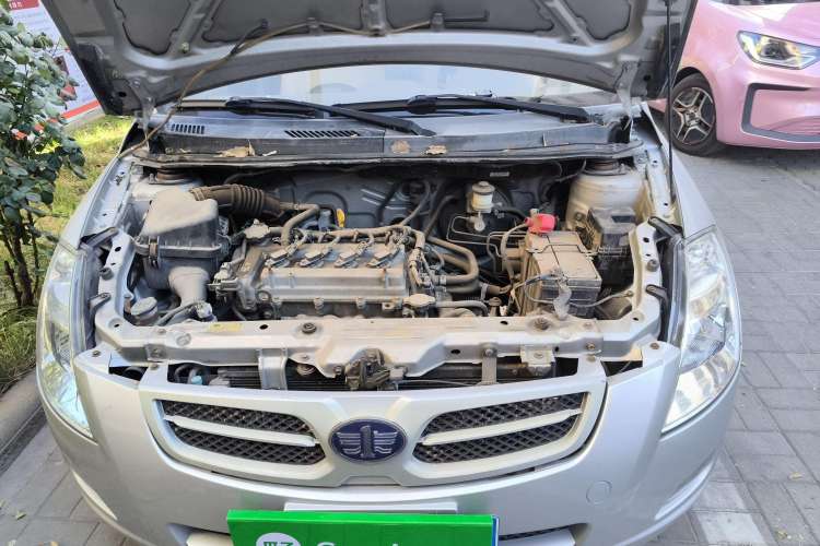 Used FAW 2012 CROSS 1.3L Manual Luxury Model Engine Bay