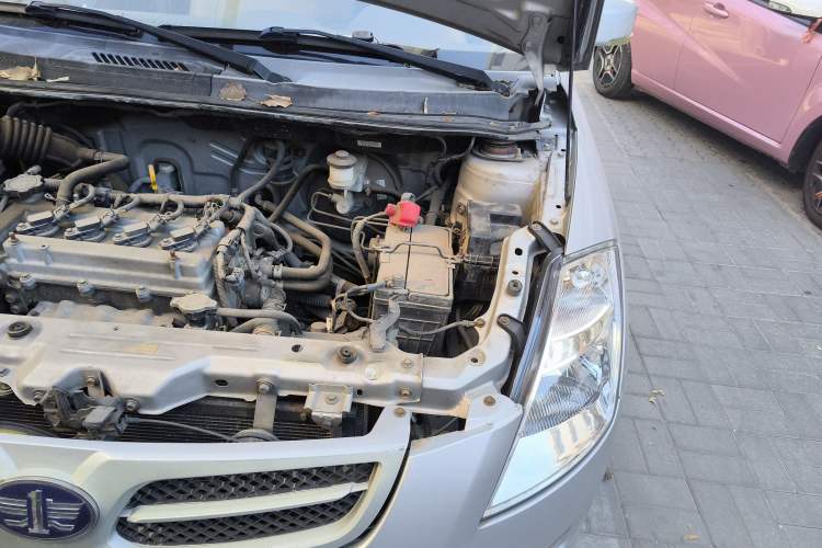 Used FAW 2012 CROSS 1.3L Manual Luxury Model Engine Bay Left