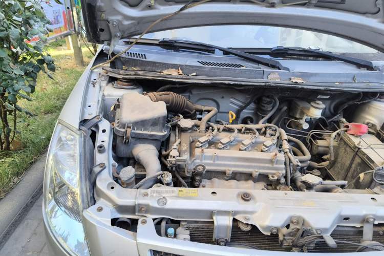 Used FAW 2012 CROSS 1.3L Manual Luxury Model Engine Bay Right