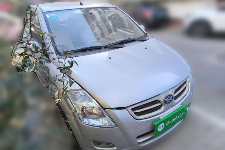 Used FAW 2012 CROSS 1.3L Manual Luxury Model Front Right 45 Deg