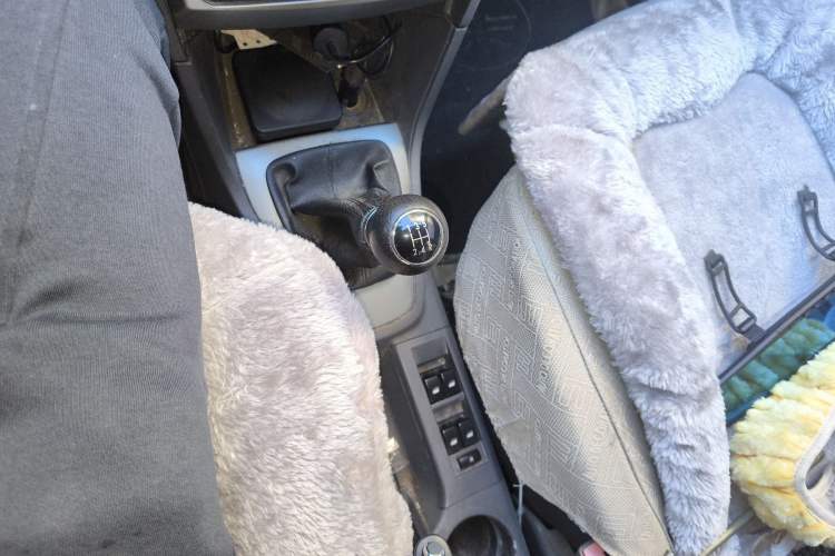 Used FAW 2012 CROSS 1.3L Manual Luxury Model Gear Lever