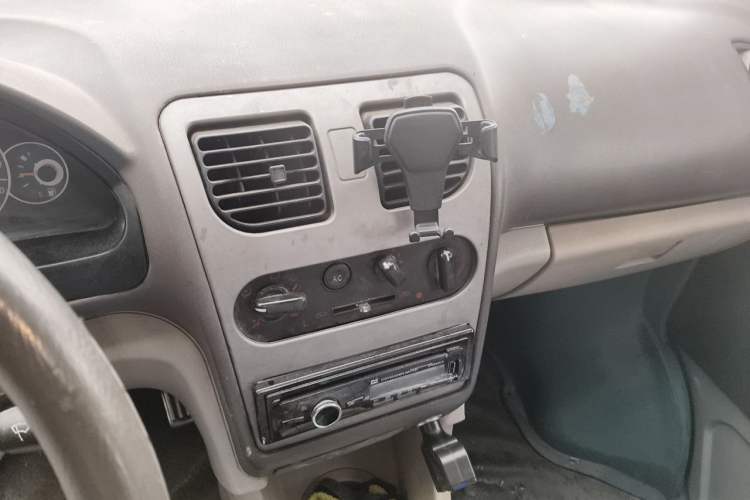 Used FAW Jiabao V52 2011 1.0L Practical Version LJ465QE1 Audio And AC Panel