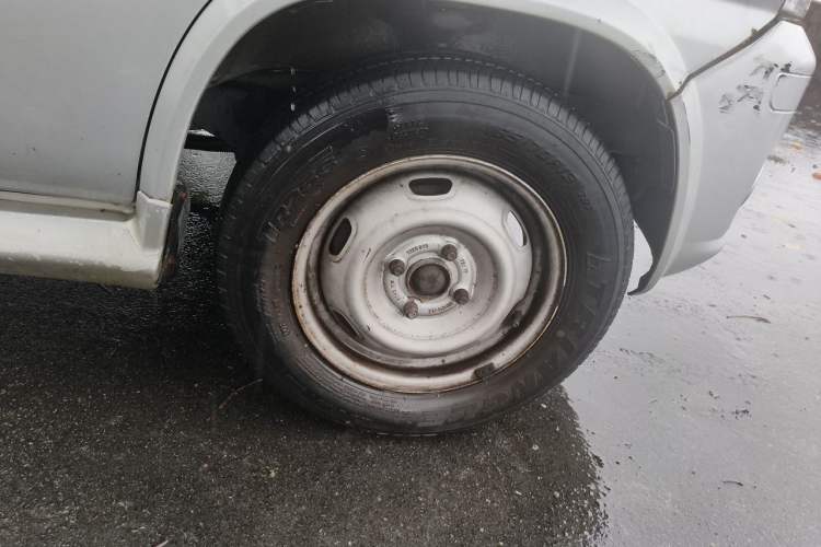 Used FAW Jiabao V52 2011 1.0L Practical Version LJ465QE1 Right Front Wheel Hub