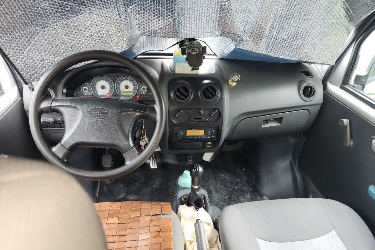Used FAW Jiabao V52 2011 1.0L Practical Version LJ465QE1 Center Console