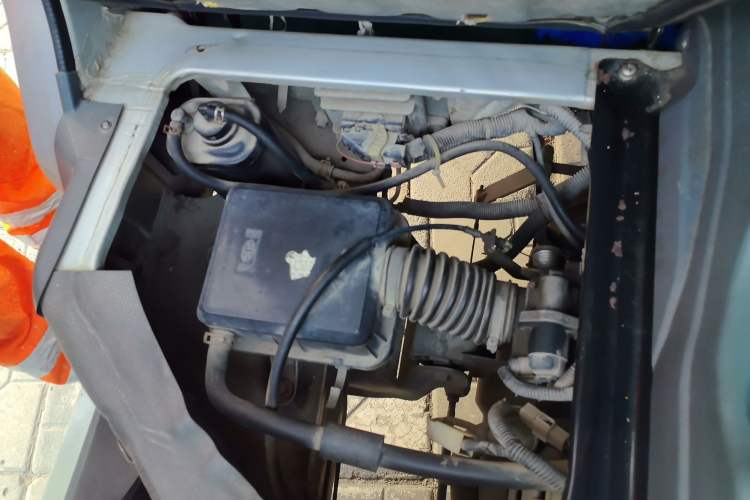 Used FAW Jiabao V52 2011 1.0L Practical Version LJ465QE1 Engine Bay Right