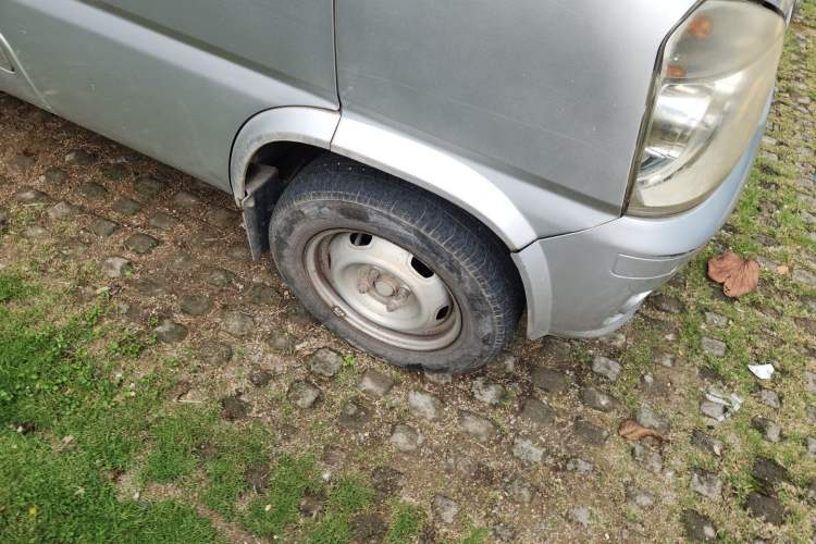 Used FAW Jiabao V52 2011 1.0L Practical Version LJ465QE1 Right Front Wheel Hub