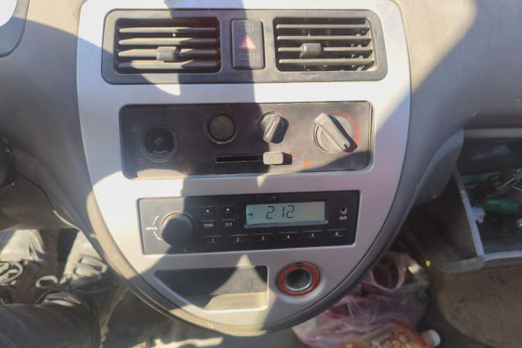 Used FAW Jiabao V70 2011 1.0L Standard Edition DA465QA Audio And AC Panel