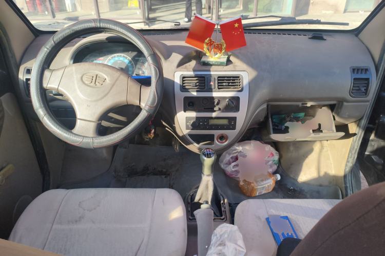 Used FAW Jiabao V70 2011 1.0L Standard Edition DA465QA Center Console