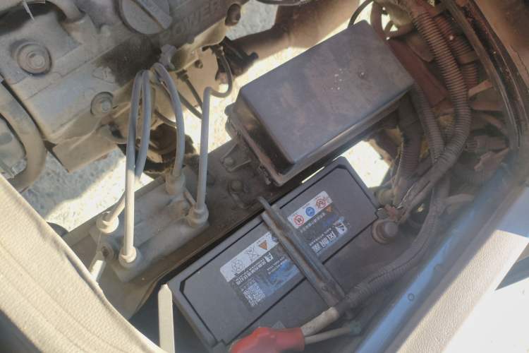 Used FAW Jiabao V70 2011 1.0L Standard Edition DA465QA Engine Bay Left