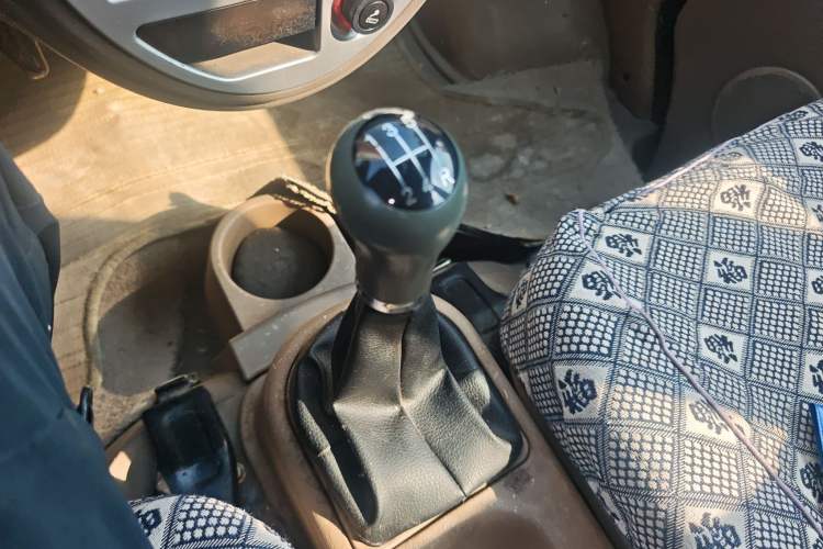 Used FAW Jiabao V70 2011 1.0L Standard Edition DA465QA Gear Lever