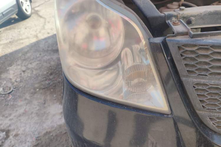 Used FAW Jiabao V70 2011 1.0L Standard Edition DA465QA Right Front Headlight
