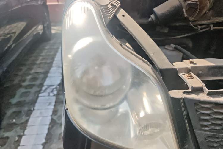 Used FAW Jiabao V70 2011 1.0L Standard Edition DA465QA Right Front Headlight