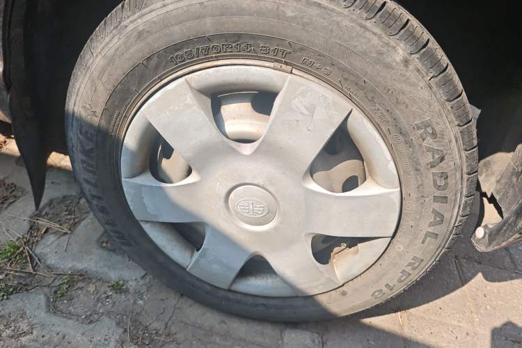 Used FAW Jiabao V70 2011 1.0L Standard Edition DA465QA Right Front Wheel Hub