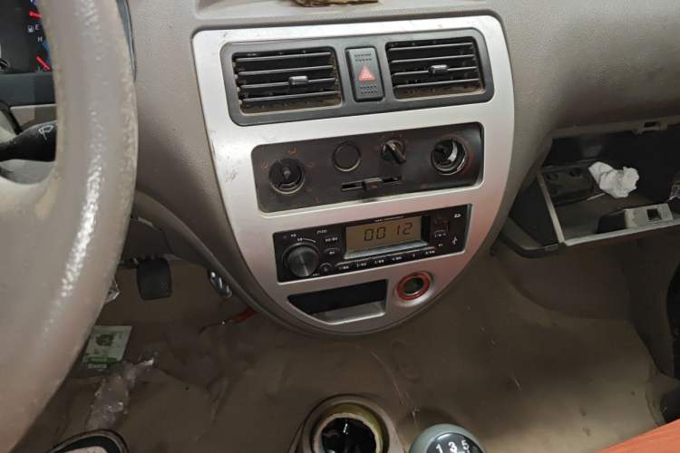 Used FAW Jiabao V70 2011 1.0L Standard Edition DA465QA Audio And AC Panel