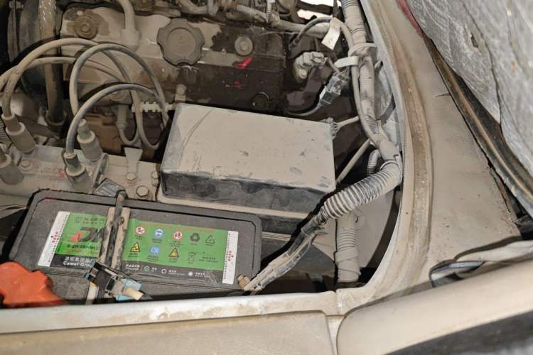 Used FAW Jiabao V70 2011 1.0L Standard Edition DA465QA Engine Bay Left