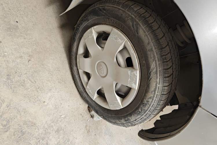 Used FAW Jiabao V70 2011 1.0L Standard Edition DA465QA Right Front Wheel Hub