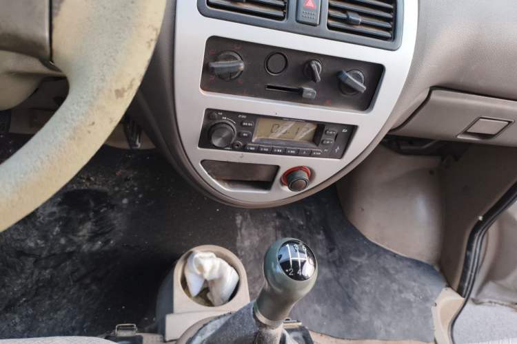 Used FAW Jiabao V70 2011 1.0L Standard Edition DA465QA Audio And AC Panel