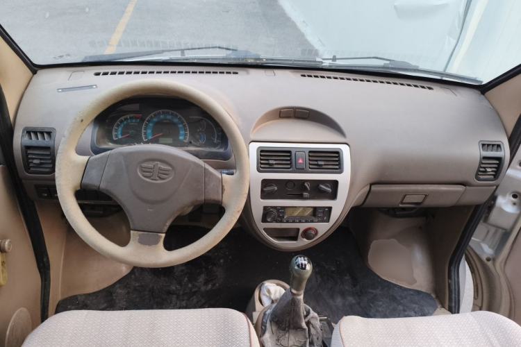 Used FAW Jiabao V70 2011 1.0L Standard Edition DA465QA Center Console