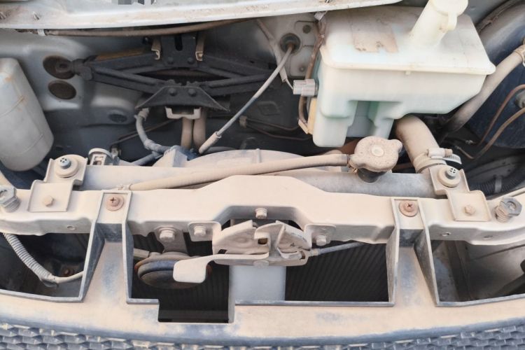 Used FAW Jiabao V70 2011 1.0L Standard Edition DA465QA Engine Bay
