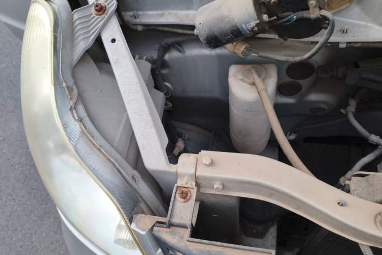 Used FAW Jiabao V70 2011 1.0L Standard Edition DA465QA Engine Bay Right