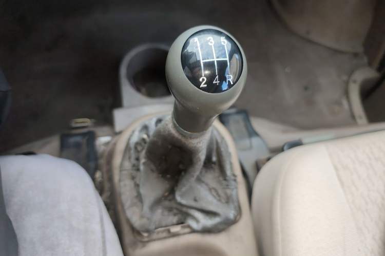Used FAW Jiabao V70 2011 1.0L Standard Edition DA465QA Gear Lever