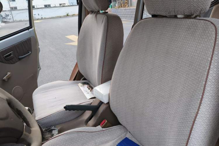 Used FAW Jiabao V70 2011 1.0L Standard Edition DA465QA Left Front Seat