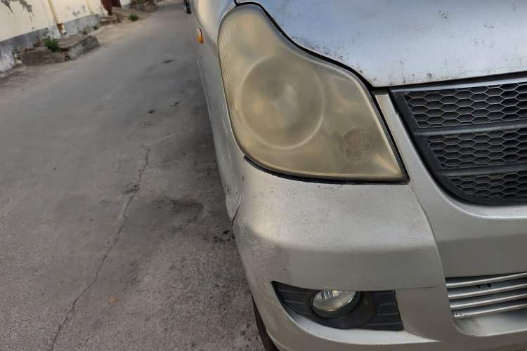 Used FAW Jiabao V70 2011 1.0L Standard Edition DA465QA Right Front Headlight