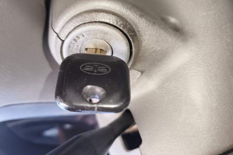 Used FAW Jiabao V70 2011 1.0L Standard Edition DA465QA Vehicle Key