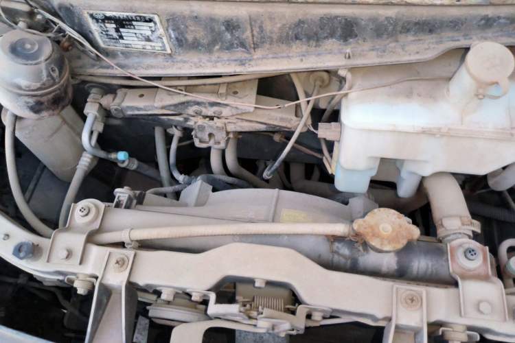 Used FAW Jiabao V70 II 2012 1.0L Standard Version Engine Bay