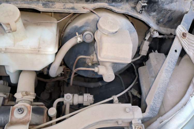 Used FAW Jiabao V70 II 2012 1.0L Standard Version Engine Bay Left