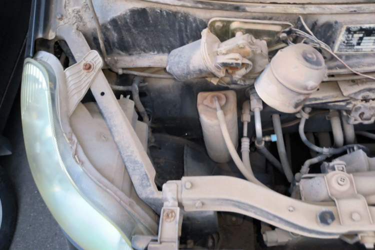 Used FAW Jiabao V70 II 2012 1.0L Standard Version Engine Bay Right