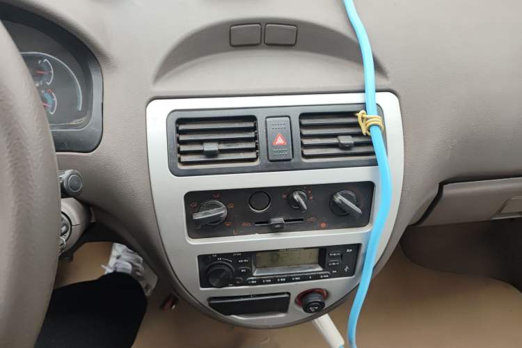 Used FAW Jiabao V70 II 2012 1.0L Standard Version Audio And AC Panel