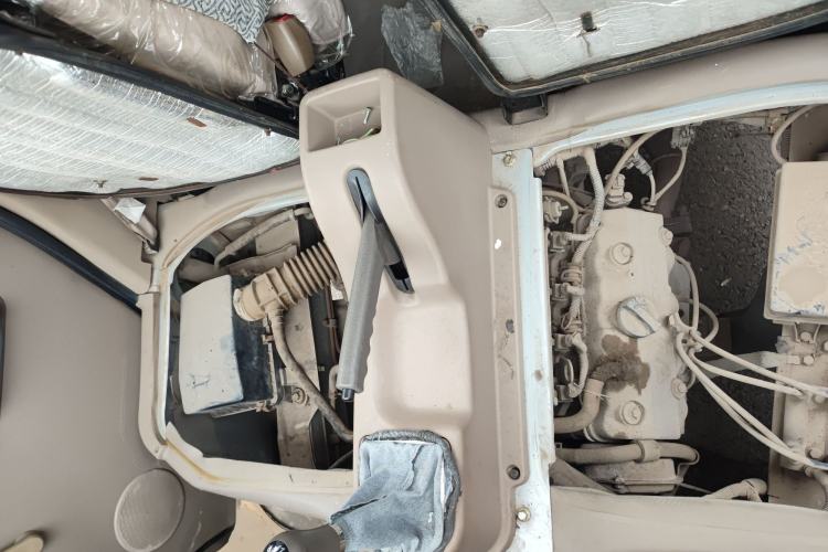 Used FAW Jiabao V70 II 2012 1.0L Standard Version Engine Bay
