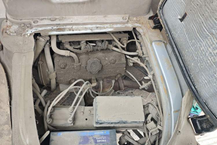 Used FAW Jiabao V70 II 2012 1.0L Standard Version Engine Bay Left