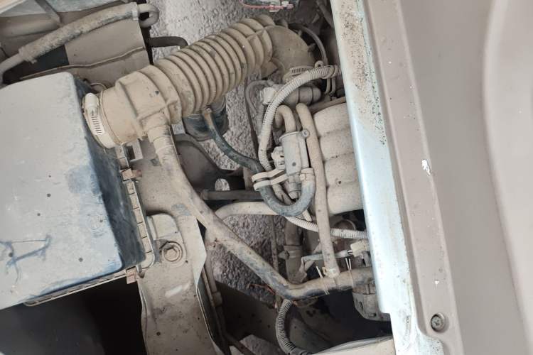 Used FAW Jiabao V70 II 2012 1.0L Standard Version Engine Bay Right