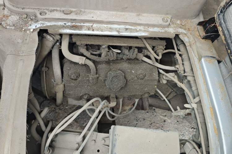 Used FAW Jiabao V70 II 2012 1.0L Standard Version Engine Bay Right