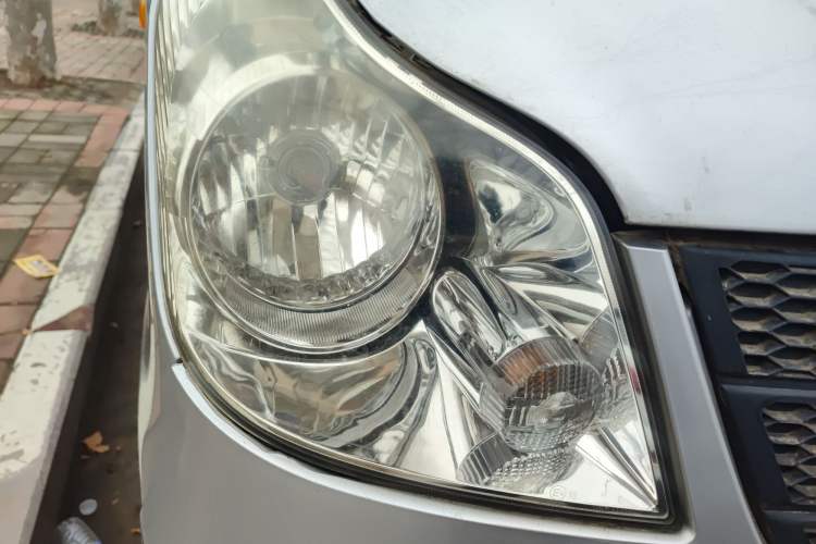 Used FAW Jiabao V70 II 2012 1.0L Standard Version Right Front Headlight