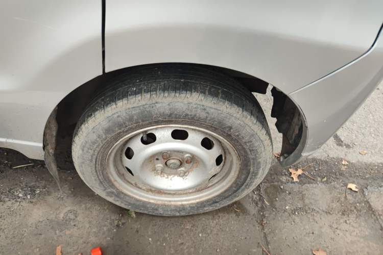 Used FAW Jiabao V70 II 2012 1.0L Standard Version Right Front Wheel Hub