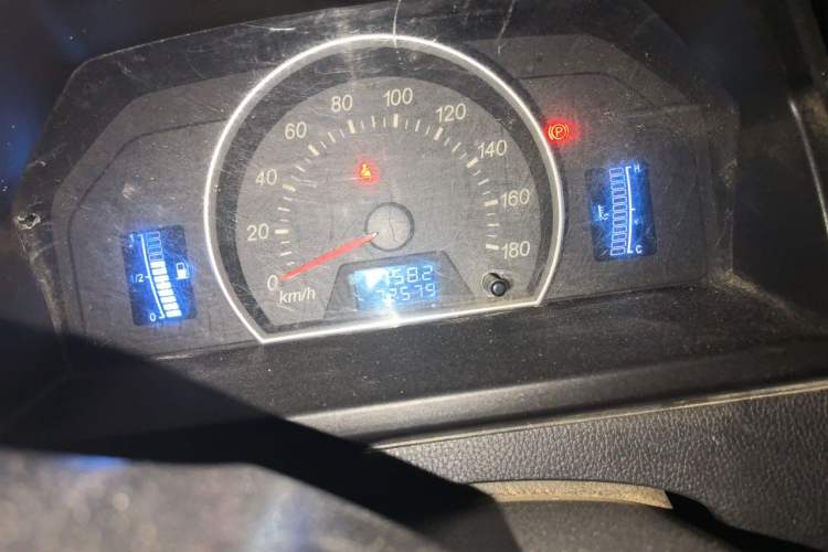 Used FAW Jiabao V75 2015 1.0L Standard Version DAM10AR Odometer Close Up