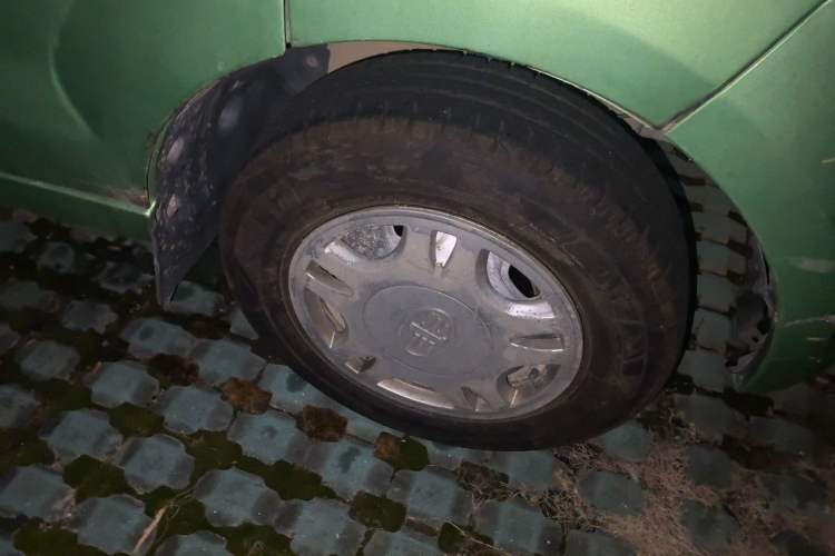 Used FAW Jiabao V75 2015 1.0L Standard Version DAM10AR Right Front Wheel Hub