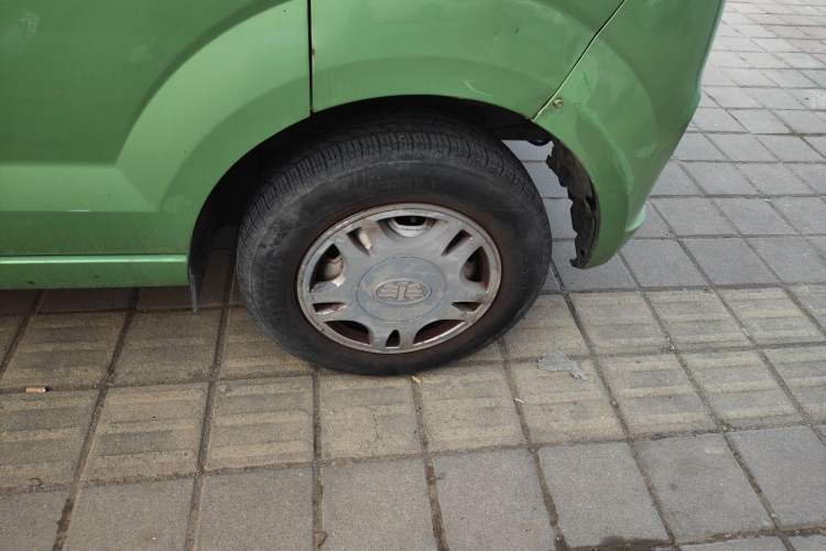 Used FAW Jiabao V75 2015 1.0L Standard Version DAM10AR Right Front Wheel Hub